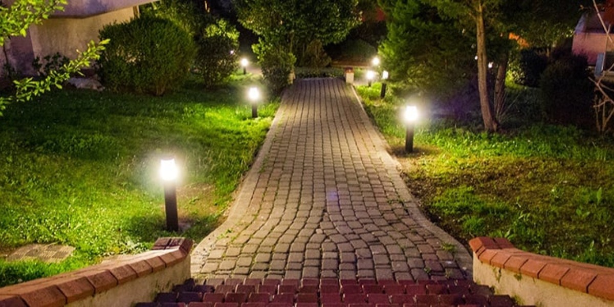 Tips To Enhance Your Curb Appeal This Winter
